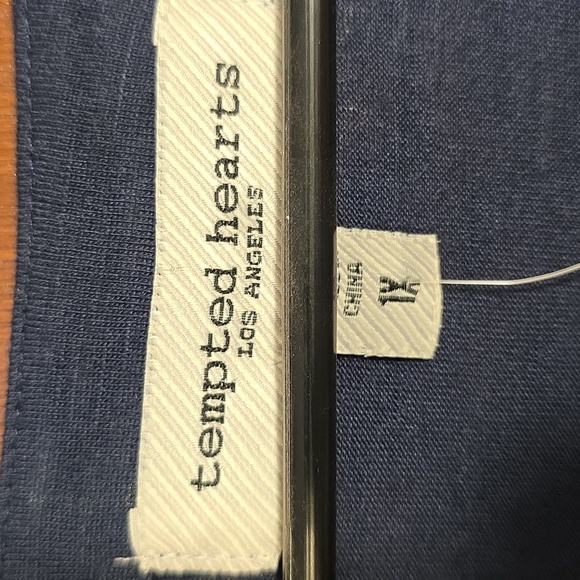 Tempted Hearts Floral Navy Top NWT - Picture 4 of 8